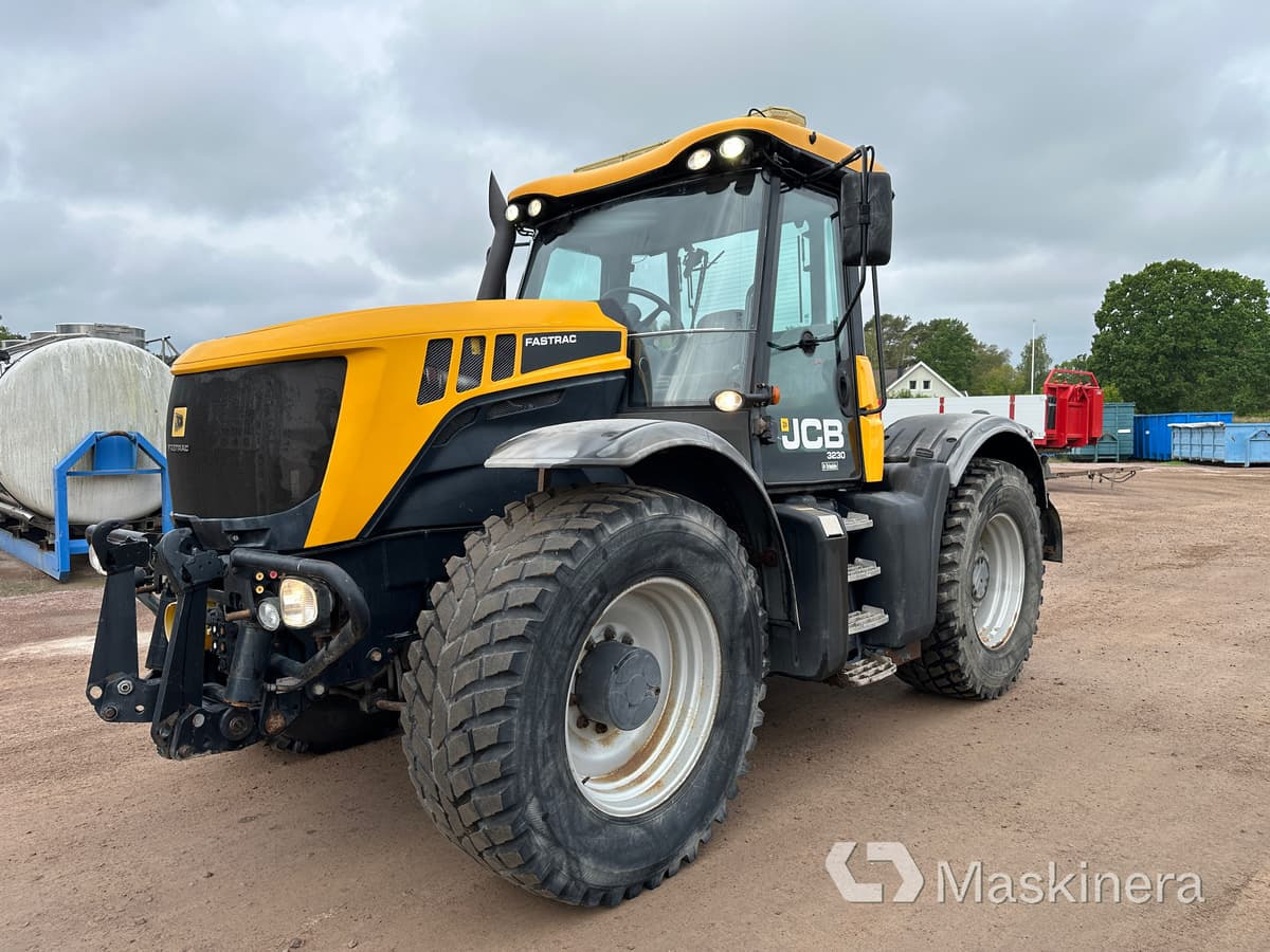 Traktor JCB Fastrac 3230 XTRA - Traktor: obrázek 1 Traktor JCB Fastrac 3230 XTRA - Traktor: obrázek 1