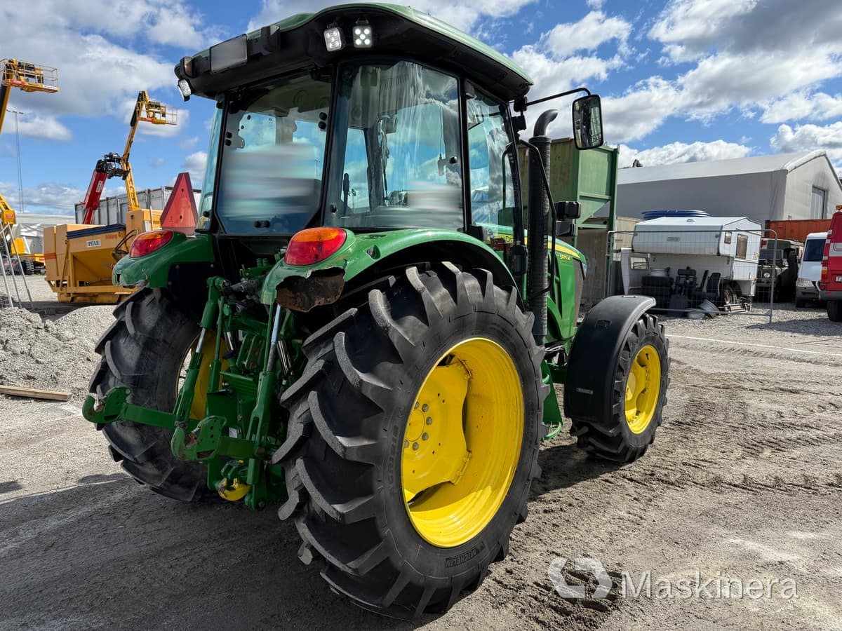 Traktor John Deere 5075M med snöutrustning - Traktor: obrázek 5 Traktor John Deere 5075M med snöutrustning - Traktor: obrázek 5