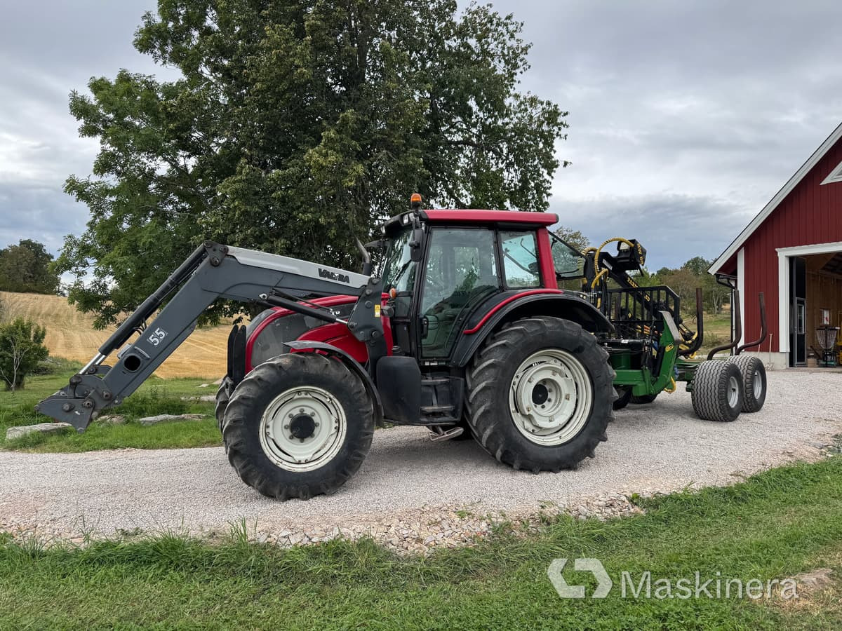 Traktor Valtra N121 & Farma CT 6,5-12  Traktor Valtra N121 Advance med frontlastare & Skogskärra Farma T12: obrázek 1