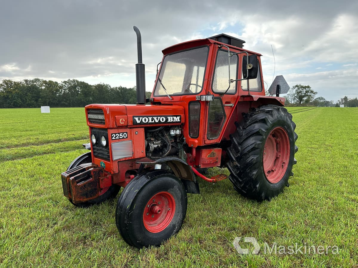 Volvo BM 2250 Traktor Volvo BM 2250 - Traktor: obrázek 1 Volvo BM 2250 Traktor Volvo BM 2250 - Traktor: obrázek 1