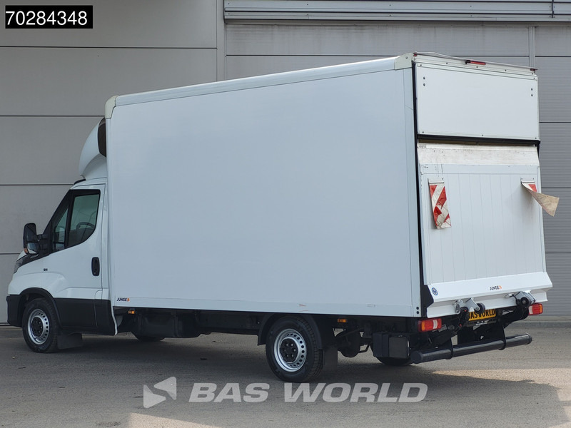 Iveco Daily 35S16 Automaat Laadklep Bakwagen 160PK Airco Camera Euro6 Meubelbak Koffer 21m3 Airco - Dodávka skřín: obrázek 2 Iveco Daily 35S16 Automaat Laadklep Bakwagen 160PK Airco Camera Euro6 Meubelbak Koffer 21m3 Airco - Dodávka skřín: obrázek 2