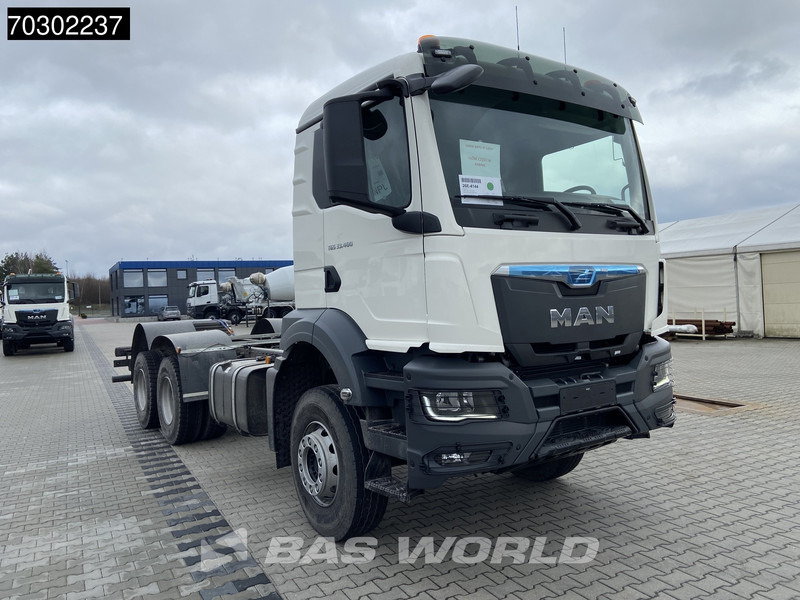 MAN TGS 33.400 6X4 NEW 6x4 chassis Big-Axle Manual Airco EURO 2 - Podvozek s kabinou: obrázek 3 MAN TGS 33.400 6X4 NEW 6x4 chassis Big-Axle Manual Airco EURO 2 - Podvozek s kabinou: obrázek 3