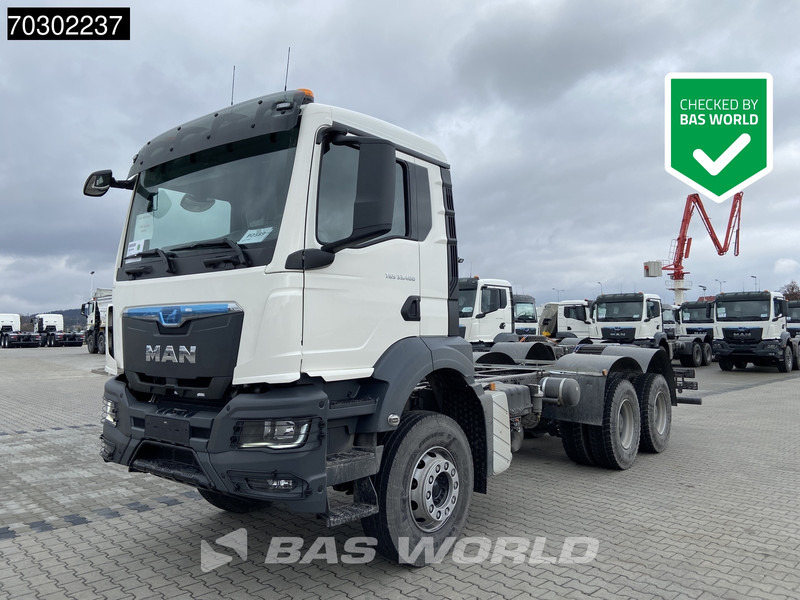 MAN TGS 33.400 6X4 NEW 6x4 chassis Big-Axle Manual Airco EURO 2 - Podvozek s kabinou: obrázek 1 MAN TGS 33.400 6X4 NEW 6x4 chassis Big-Axle Manual Airco EURO 2 - Podvozek s kabinou: obrázek 1