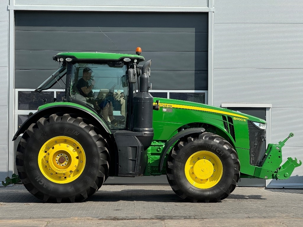 John Deere 8400 R - Traktor: obrázek 3 John Deere 8400 R - Traktor: obrázek 3