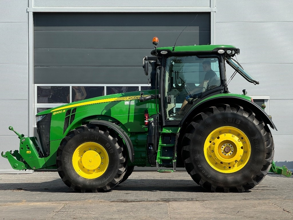 John Deere 8400 R - Traktor: obrázek 4 John Deere 8400 R - Traktor: obrázek 4