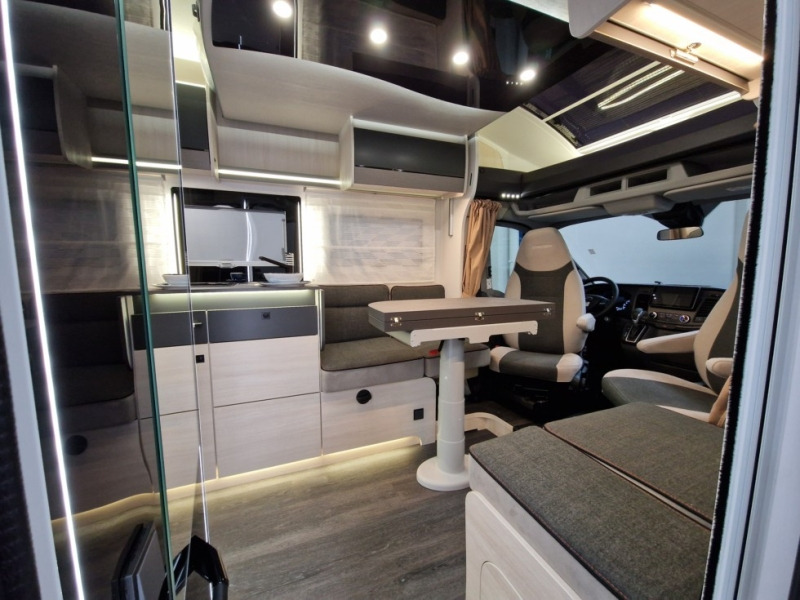 Chausson 788 Titanium Ultimate Ford M24 - Polointegrovaný obytný vůz: obrázek 4 Chausson 788 Titanium Ultimate Ford M24 - Polointegrovaný obytný vůz: obrázek 4