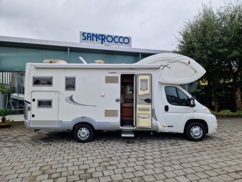 Laika X 710 - Alkovna: obrázek 2 Laika X 710 - Alkovna: obrázek 2