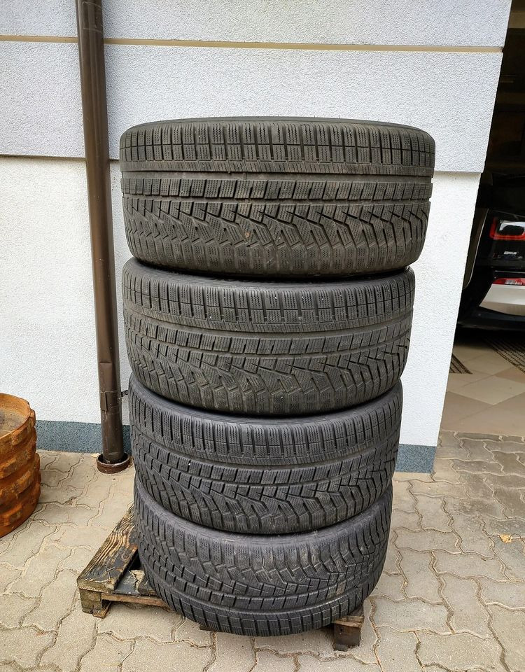 Opony zimowe Hankook Winter i*cept evo2 SUV 295/35R23 108W M+S - Pneumatiky pro Osobní auto: obrázek 1 Opony zimowe Hankook Winter i*cept evo2 SUV 295/35R23 108W M+S - Pneumatiky pro Osobní auto: obrázek 1