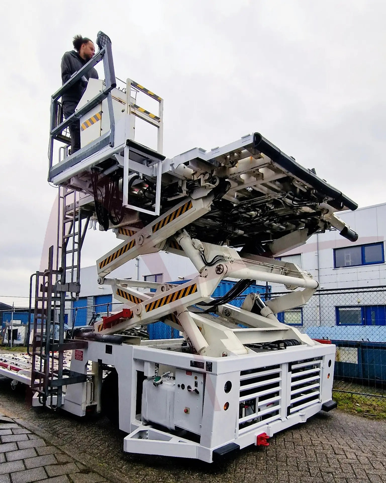 AIR MARREL LAM7000 DP/MDL8 - Nakladač kontejnerů/ Palet: obrázek 4 AIR MARREL LAM7000 DP/MDL8 - Nakladač kontejnerů/ Palet: obrázek 4