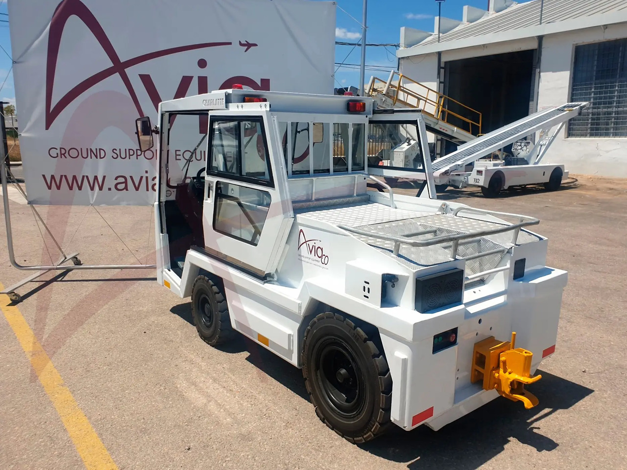 CHARLATTE T135 - Tažný traktor pro zavazadla: obrázek 2 CHARLATTE T135 - Tažný traktor pro zavazadla: obrázek 2