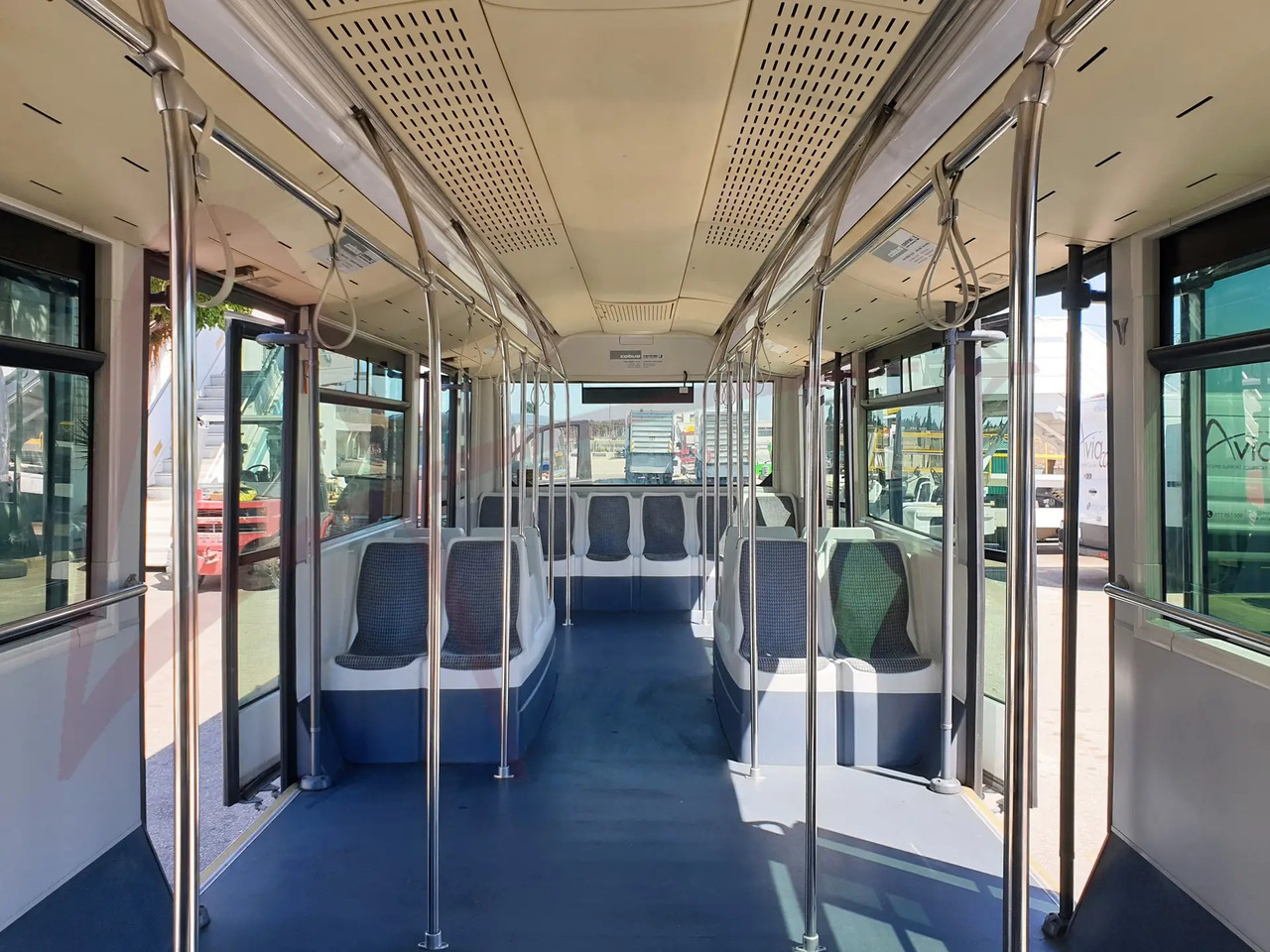 CONTRAC COBUS 3000 - Letištní autobus: obrázek 3 CONTRAC COBUS 3000 - Letištní autobus: obrázek 3