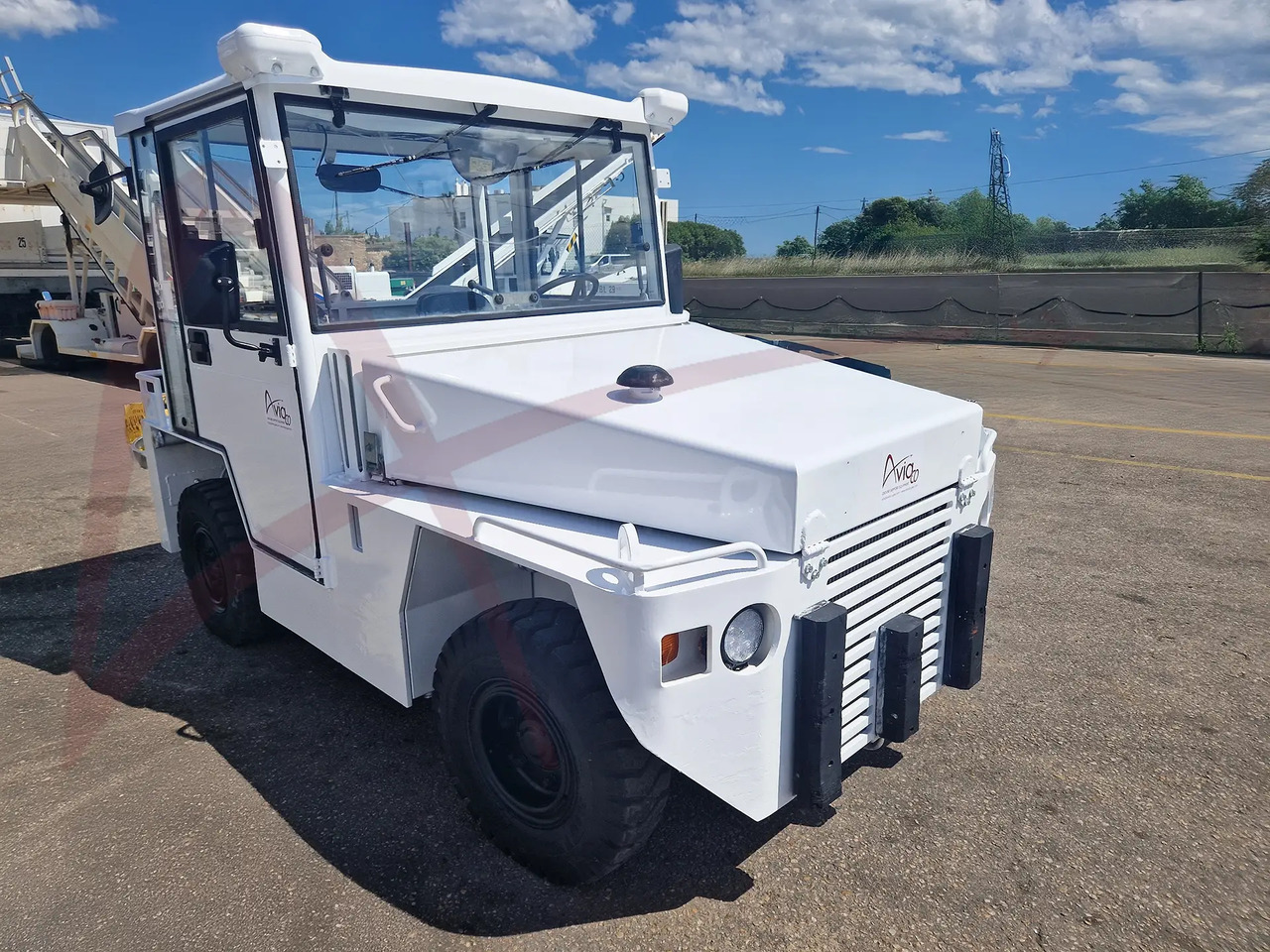 EINSA TA-5 - Tažný traktor pro zavazadla: obrázek 1 EINSA TA-5 - Tažný traktor pro zavazadla: obrázek 1