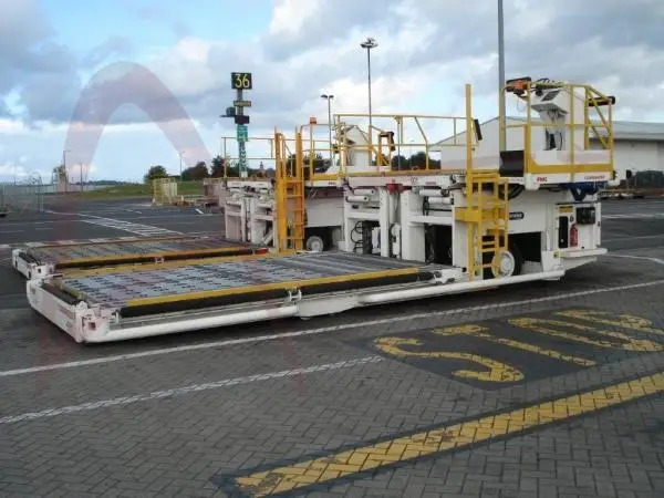 JBT AEROTECH COMMANDER 15iW - Nakladač kontejnerů/ Palet: obrázek 3 JBT AEROTECH COMMANDER 15iW - Nakladač kontejnerů/ Palet: obrázek 3