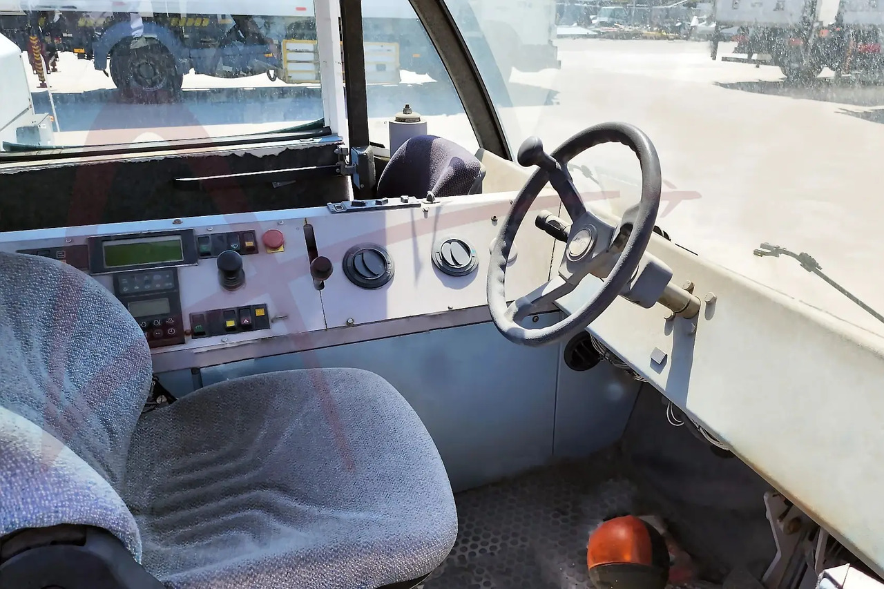 JBT AEROTECH EXPEDITER 400 - Tahač letadel: obrázek 3 JBT AEROTECH EXPEDITER 400 - Tahač letadel: obrázek 3