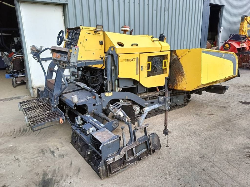 Bomag BF 223 C asfalteermachine asphalt paver dynamo - Finišér: obrázek 1 Bomag BF 223 C asfalteermachine asphalt paver dynamo - Finišér: obrázek 1