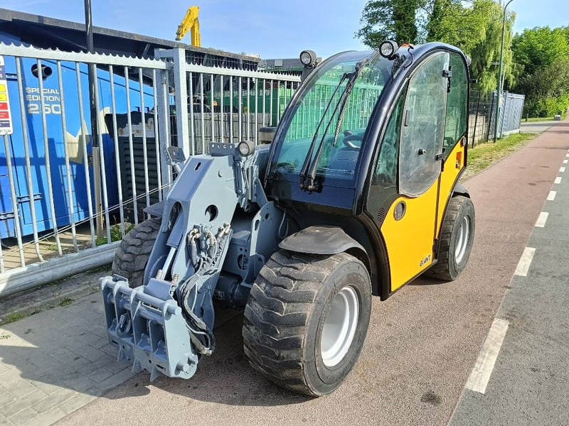 Giant 4548 Tendo verreiker 4,6 m 1,7 ton telehandler CE - Teleskopický manipulátor: obrázek 5 Giant 4548 Tendo verreiker 4,6 m 1,7 ton telehandler CE - Teleskopický manipulátor: obrázek 5