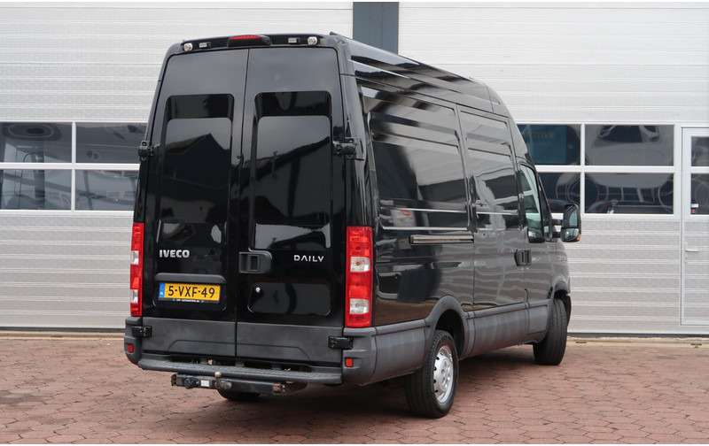 Iveco Daily 35S17V L2H3 1E EIG/ 3.5T/ AIRCO/ CRUISE/ TREKHAAK - Furgon: obrázek 4 Iveco Daily 35S17V L2H3 1E EIG/ 3.5T/ AIRCO/ CRUISE/ TREKHAAK - Furgon: obrázek 4