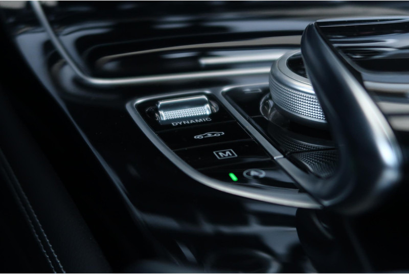 Mercedes-Benz GLC 350 d 4MATIC Premium Plus AMG/ PANO/ AIRM/ MEMORY/ 360/ BURMESTER/ ACC/ TREKHAAK - SUV: obrázek 5 Mercedes-Benz GLC 350 d 4MATIC Premium Plus AMG/ PANO/ AIRM/ MEMORY/ 360/ BURMESTER/ ACC/ TREKHAAK - SUV: obrázek 5