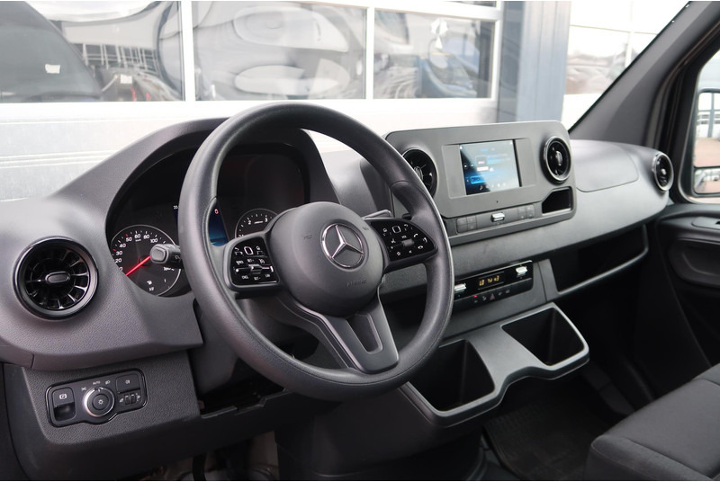 Mercedes-Benz Sprinter 317 CDI L2H2 AUT/ 3.5T/ CAMERA/ MBUX/ CRUISE/ AIRCO - Furgon: obrázek 2 Mercedes-Benz Sprinter 317 CDI L2H2 AUT/ 3.5T/ CAMERA/ MBUX/ CRUISE/ AIRCO - Furgon: obrázek 2