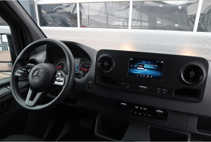 Mercedes-Benz Sprinter 317 CDI L2H2 AUT/ 3.5T/ CAMERA/ MBUX/ CRUISE/ AIRCO - Furgon: obrázek 4 Mercedes-Benz Sprinter 317 CDI L2H2 AUT/ 3.5T/ CAMERA/ MBUX/ CRUISE/ AIRCO - Furgon: obrázek 4