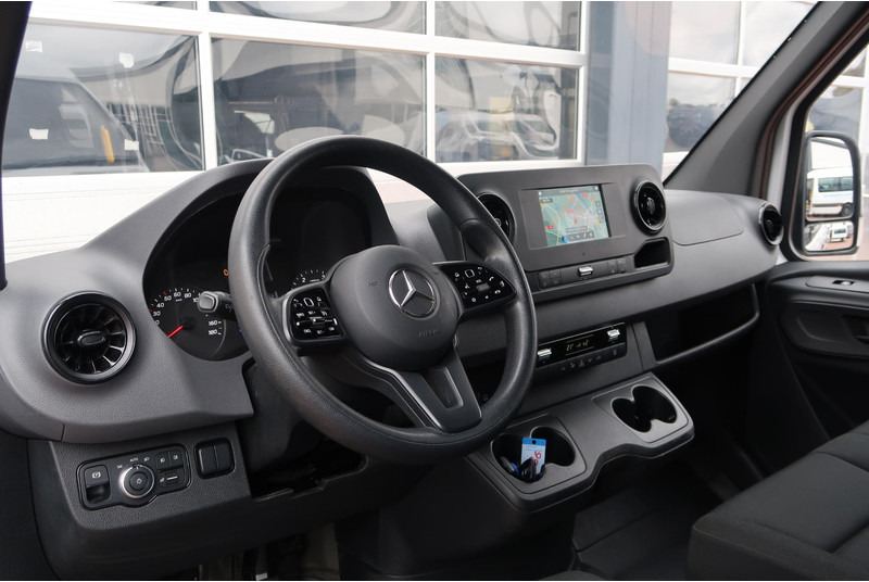 Mercedes-Benz Sprinter 319 CDI V6 L2H2 Mercedes-Benz Sprinter 319 CDI L2H2 AUT/ CAMERA/ LED/ CRUISE/ CLIMA/ STANDKACH - Malá dodávka: obrázek 2 Mercedes-Benz Sprinter 319 CDI V6 L2H2 Mercedes-Benz Sprinter 319 CDI L2H2 AUT/ CAMERA/ LED/ CRUISE/ CLIMA/ STANDKACH - Malá dodávka: obrázek 2
