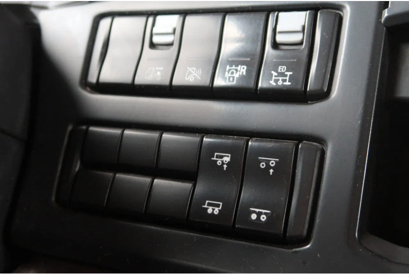 Tahač Scania P500 6x2/ FULL AIR/ HYDRAULIC/ LEATHER/ 2.950 WB/ DIFF LOCK/ SLIDE DISH: obrázek 16