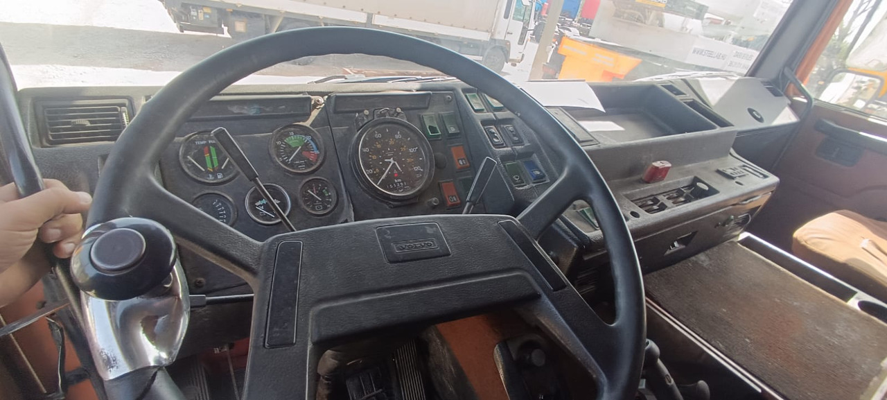 VOLVO F10 - Nákladní auto: obrázek 5 VOLVO F10 - Nákladní auto: obrázek 5