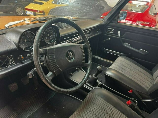 MERCEDES-BENZ 200 D/8 W115... - Sedan: obrázek 5 MERCEDES-BENZ 200 D/8 W115... - Sedan: obrázek 5