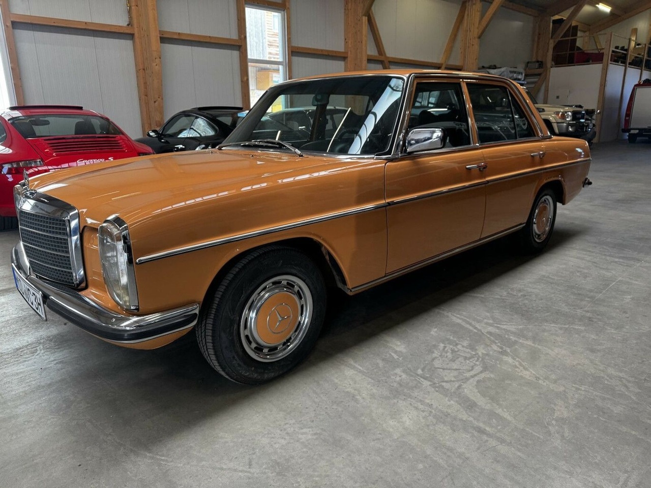 Mercedes-Benz 200 D/8 - Sedan: obrázek 2 Mercedes-Benz 200 D/8 - Sedan: obrázek 2