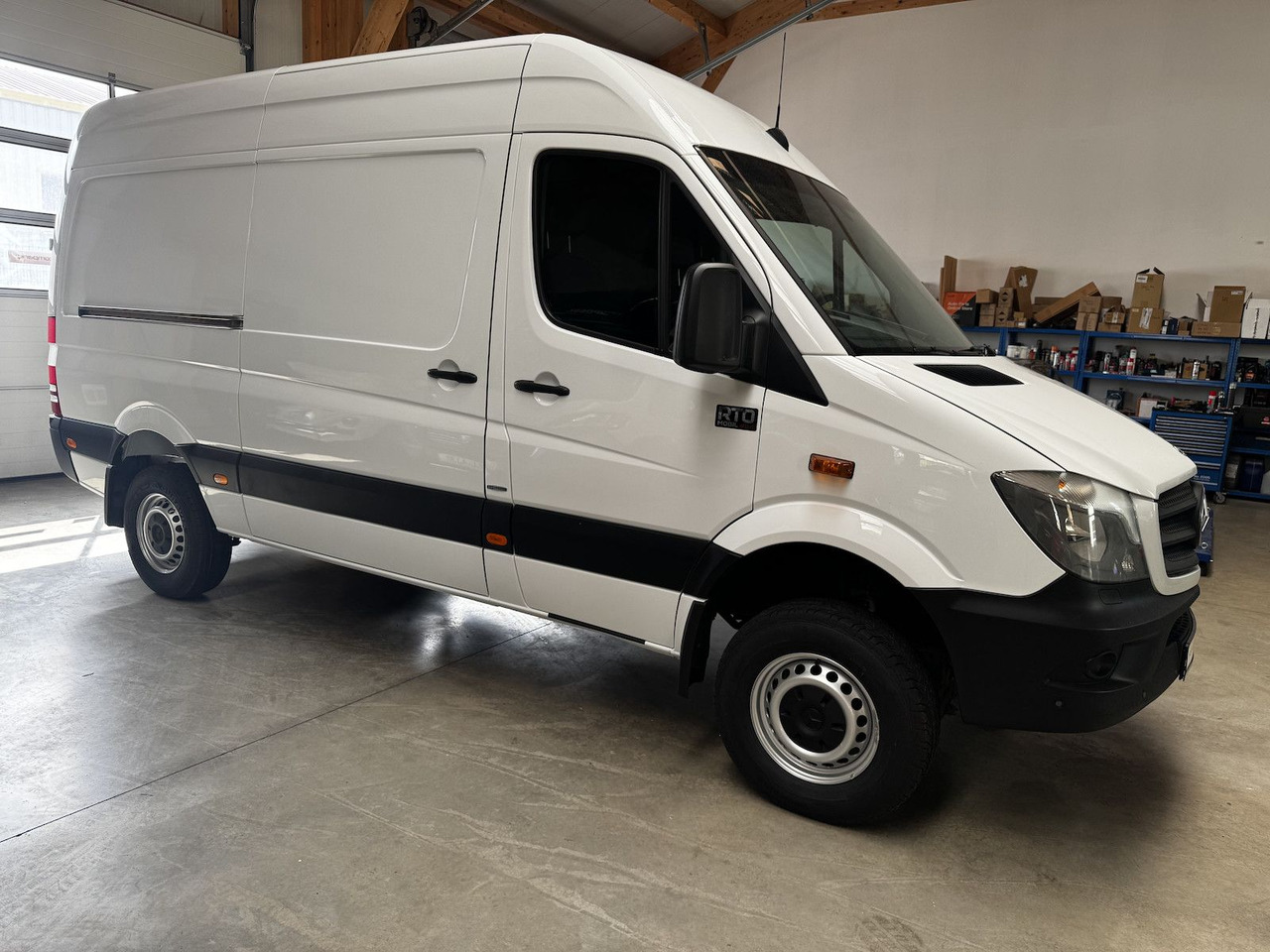 Mercedes-Benz Sprinter 319 CDI 4x4 3.0 V6 Untersetzung 1a! - Obytná dodávka: obrázek 4 Mercedes-Benz Sprinter 319 CDI 4x4 3.0 V6 Untersetzung 1a! - Obytná dodávka: obrázek 4