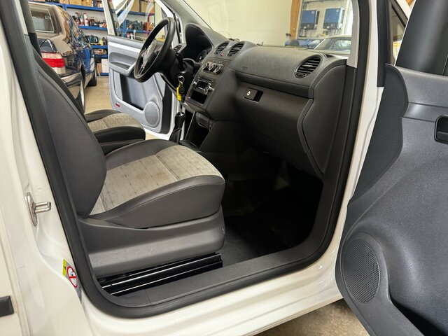 VW Caddy 1.6 TDI Kasten Sortimo AHK... - Furgon: obrázek 5 VW Caddy 1.6 TDI Kasten Sortimo AHK... - Furgon: obrázek 5
