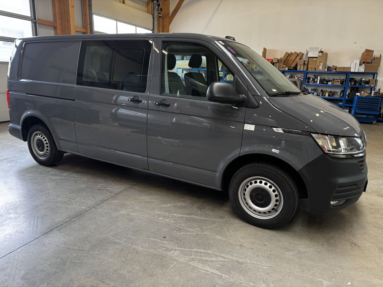 Volkswagen T6.1 lang 5-Sitzer 2.0 TDI 4Motion puregrey - Malá dodávka, Dodávka s dvojitou kabinou: obrázek 5 Volkswagen T6.1 lang 5-Sitzer 2.0 TDI 4Motion puregrey - Malá dodávka, Dodávka s dvojitou kabinou: obrázek 5