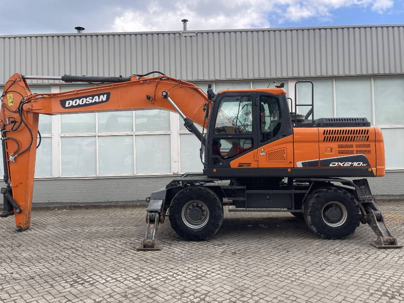 Kolesové rýpadlo Doosan DX 210 W-5   2020   CE: obrázek 1