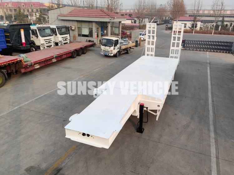 SUNSKY 3 Axle 40 Tons gooseneck lowbed trailer - Podvalníkový návěs: obrázek 3 SUNSKY 3 Axle 40 Tons gooseneck lowbed trailer - Podvalníkový návěs: obrázek 3