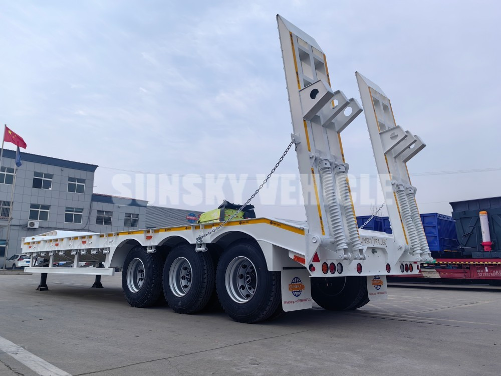 SUNSKY 3 Axle 40 Tons gooseneck lowbed trailer - Podvalníkový návěs: obrázek 2 SUNSKY 3 Axle 40 Tons gooseneck lowbed trailer - Podvalníkový návěs: obrázek 2