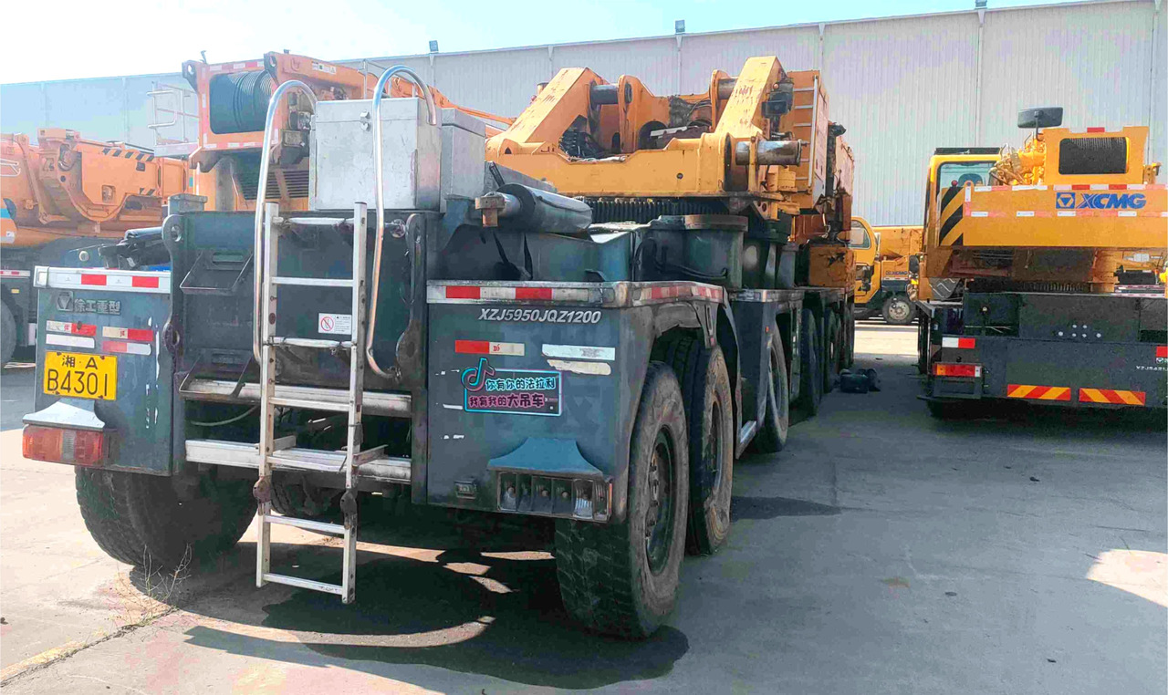 XCMG 1200ton QAY1200 used hydraulic all terrain crane - Univerzální autojeřáb: obrázek 4 XCMG 1200ton QAY1200 used hydraulic all terrain crane - Univerzální autojeřáb: obrázek 4