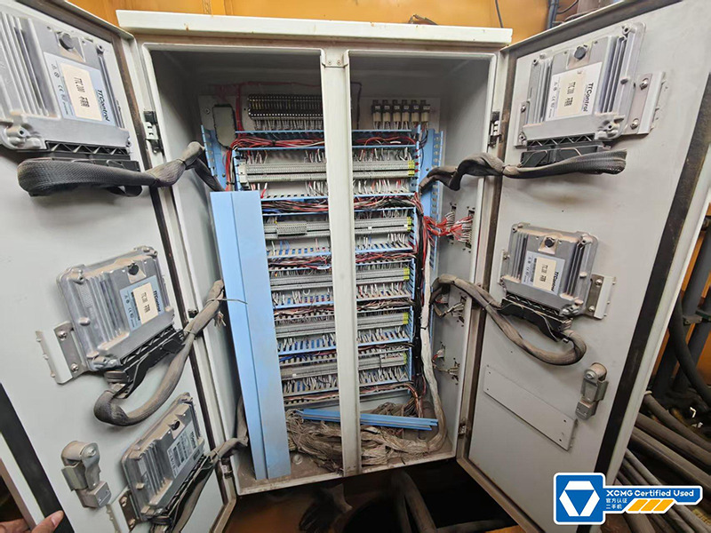 XCMG 2022 used XGC16000 1250ton large-tons crawler crane price - Pásový jeřáb: obrázek 3 XCMG 2022 used XGC16000 1250ton large-tons crawler crane price - Pásový jeřáb: obrázek 3