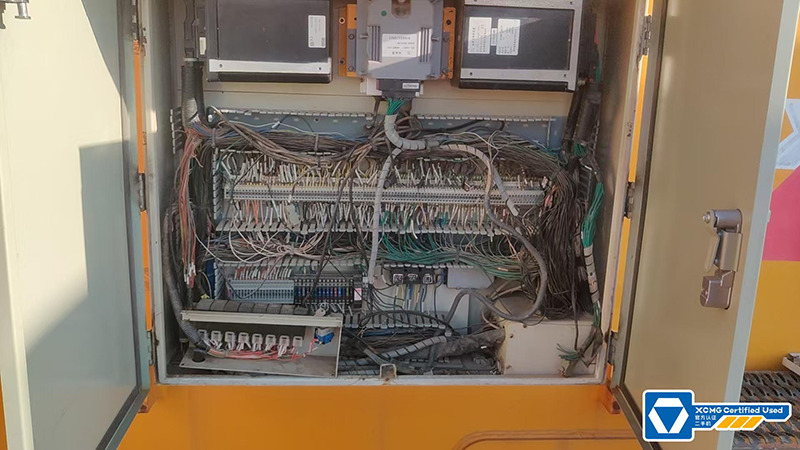 XCMG 500 tons 2016 XGC500 used lift machine crane with crawler for sale - Pásový jeřáb: obrázek 4 XCMG 500 tons 2016 XGC500 used lift machine crane with crawler for sale - Pásový jeřáb: obrázek 4