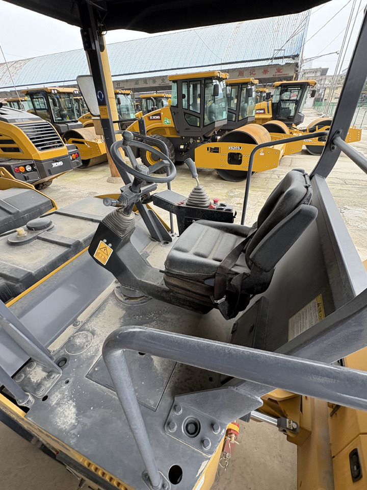 XCMG 8 ton 2Y103 double drum used vibratory road roller compactor 2022 - Silniční válec: obrázek 2 XCMG 8 ton 2Y103 double drum used vibratory road roller compactor 2022 - Silniční válec: obrázek 2