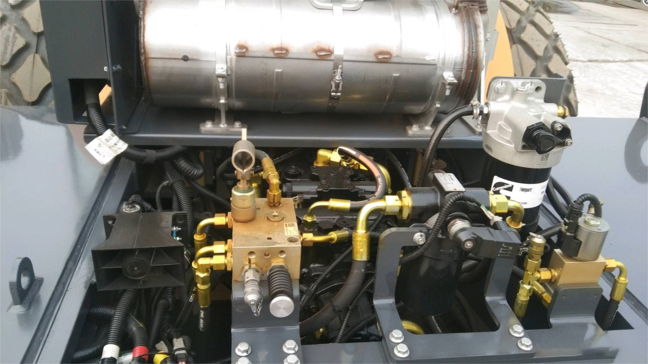 XCMG CV123 used 12ton single drum vibratory compactor price - Silniční válec: obrázek 4 XCMG CV123 used 12ton single drum vibratory compactor price - Silniční válec: obrázek 4