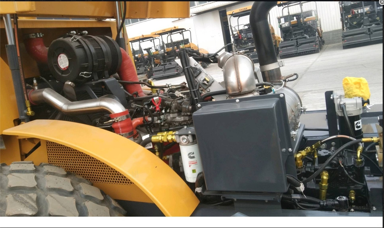 XCMG CV123 used 12ton single drum vibratory compactor price - Silniční válec: obrázek 5 XCMG CV123 used 12ton single drum vibratory compactor price - Silniční válec: obrázek 5