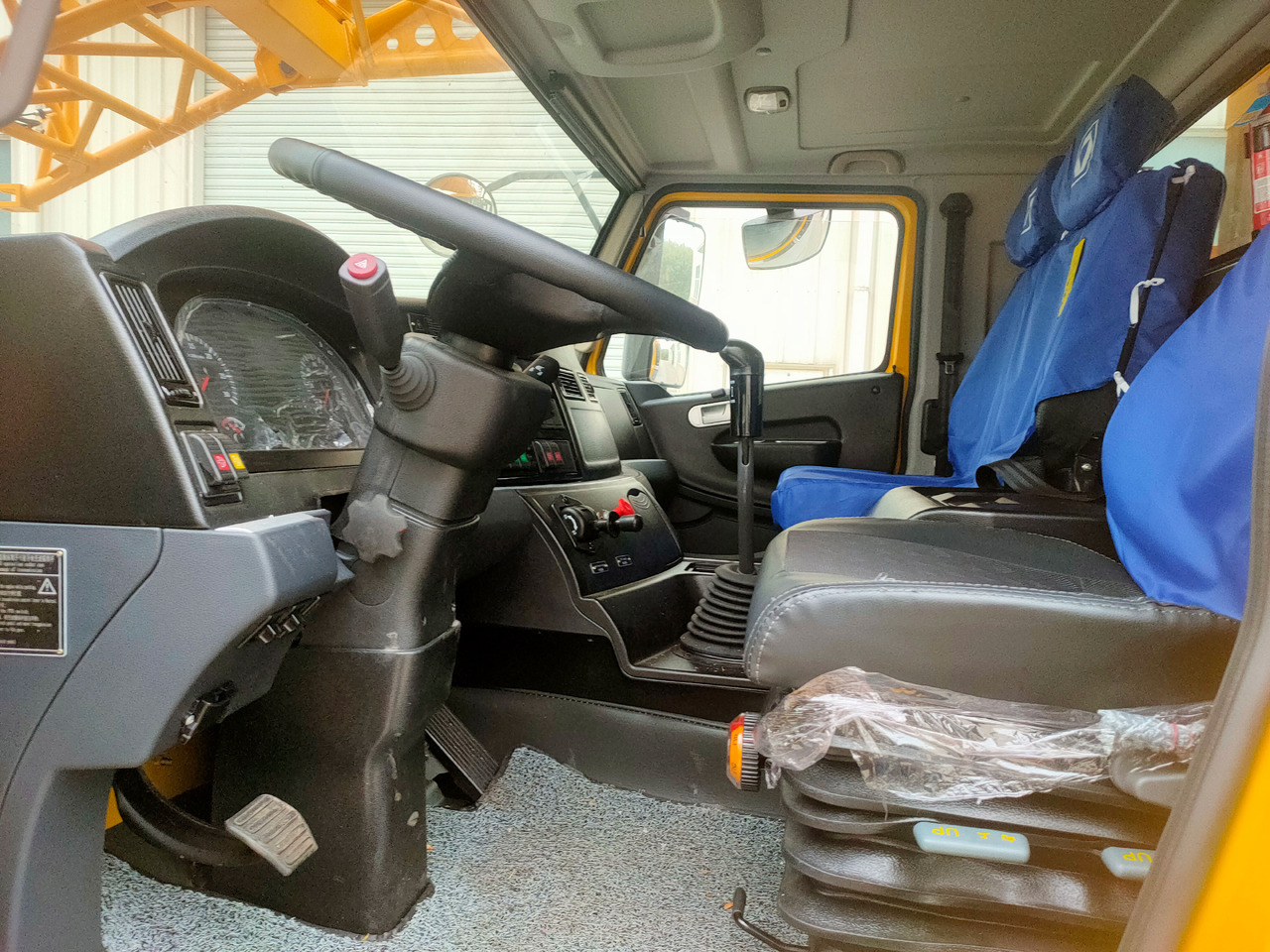 XCMG Factory Hydraulic Crane Telescopic Boom XCT100L7_1 Used 100 Ton Truck Crane For Sale - Autojeřáb: obrázek 2 XCMG Factory Hydraulic Crane Telescopic Boom XCT100L7_1 Used 100 Ton Truck Crane For Sale - Autojeřáb: obrázek 2