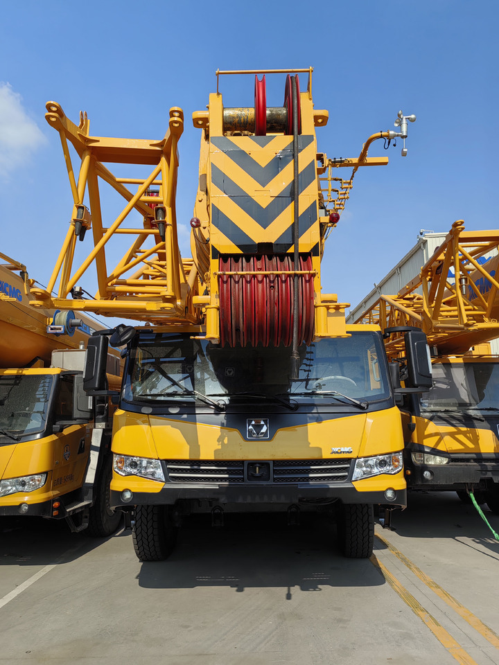 XCMG Factory Second Hand Mobile Truck Crane QAY200 200 Ton All Terrain Cranes In Good Condition - Univerzální autojeřáb: obrázek 4 XCMG Factory Second Hand Mobile Truck Crane QAY200 200 Ton All Terrain Cranes In Good Condition - Univerzální autojeřáb: obrázek 4