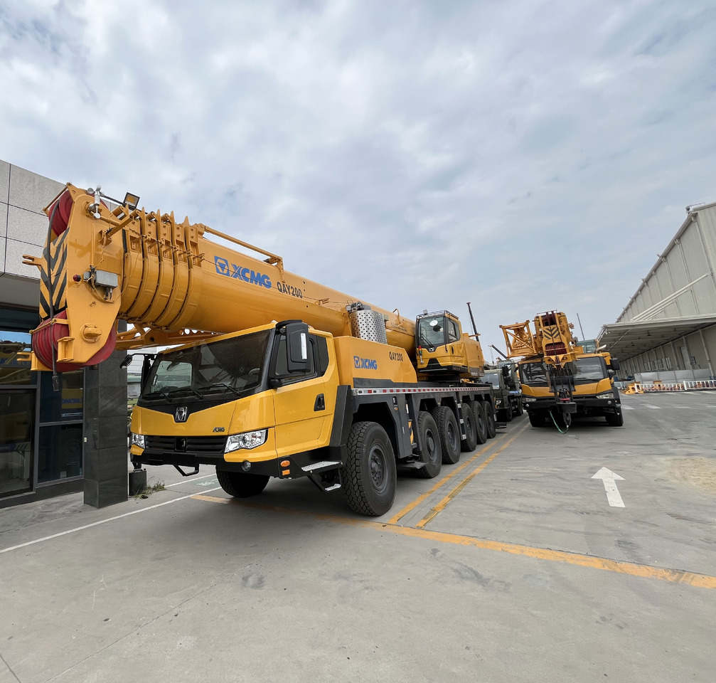 XCMG Factory Second Hand Mobile Truck Crane QAY200 200 Ton All Terrain Cranes In Good Condition - Univerzální autojeřáb: obrázek 3 XCMG Factory Second Hand Mobile Truck Crane QAY200 200 Ton All Terrain Cranes In Good Condition - Univerzální autojeřáb: obrázek 3