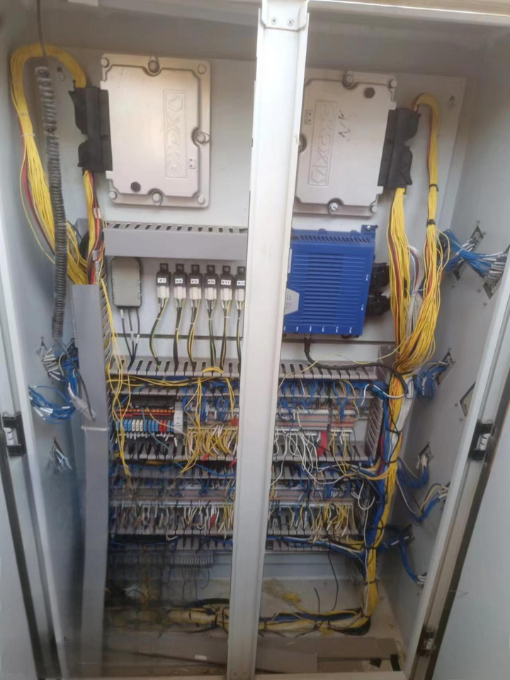 XCMG Manufacturer Second Hand Large Knuckle Boom Crane 1250 Ton XGC16000 Used Crawler Crane For Sale - Pásový jeřáb: obrázek 4 XCMG Manufacturer Second Hand Large Knuckle Boom Crane 1250 Ton XGC16000 Used Crawler Crane For Sale - Pásový jeřáb: obrázek 4