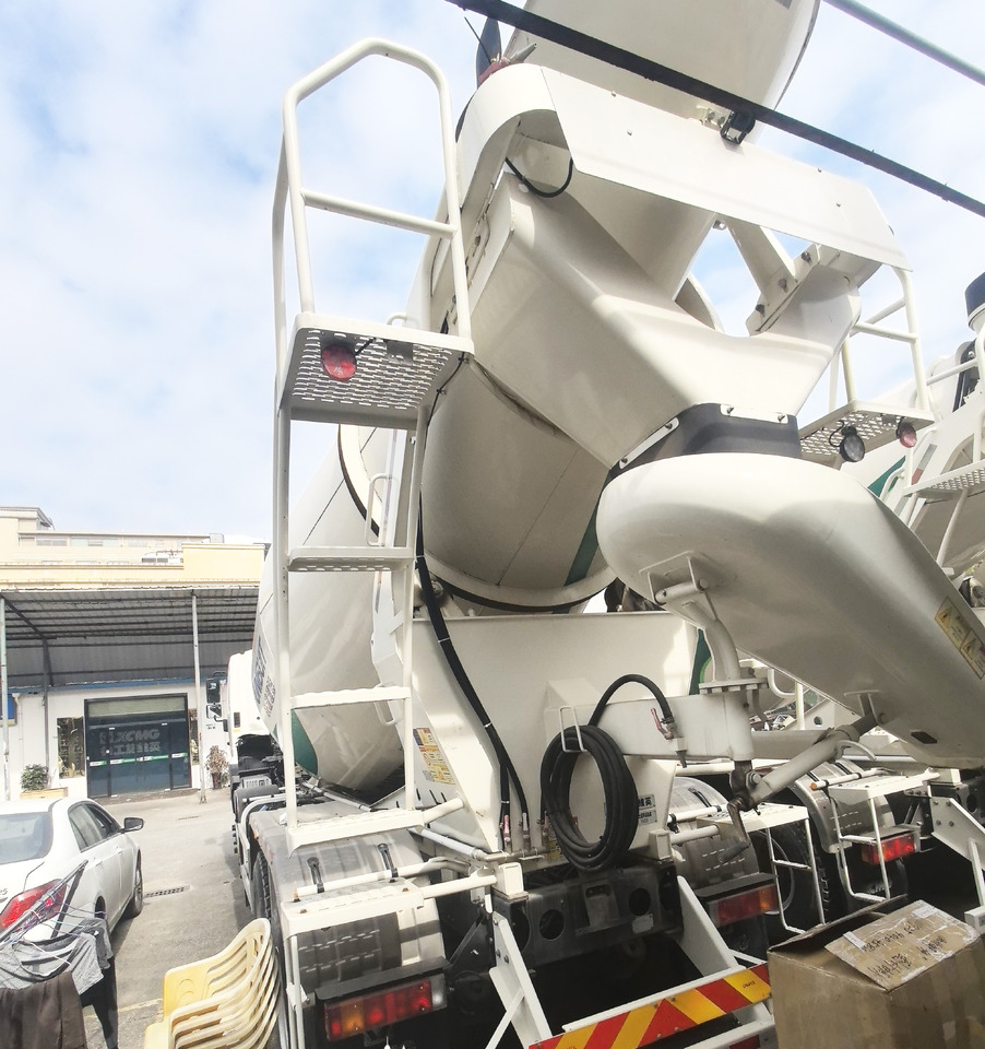 XCMG Official 12 Cubic Used Concrete Mixer Truck G4804B With Good Quality For Sale - Autodomíchávač: obrázek 4 XCMG Official 12 Cubic Used Concrete Mixer Truck G4804B With Good Quality For Sale - Autodomíchávač: obrázek 4