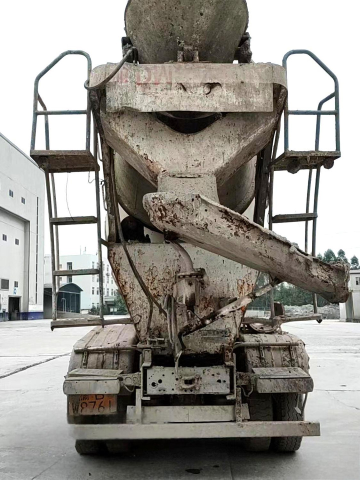 XCMG Official 12cubic G4804B Second Hand China Concrete Mixer Trucks With High Quality - Autodomíchávač: obrázek 4 XCMG Official 12cubic G4804B Second Hand China Concrete Mixer Trucks With High Quality - Autodomíchávač: obrázek 4