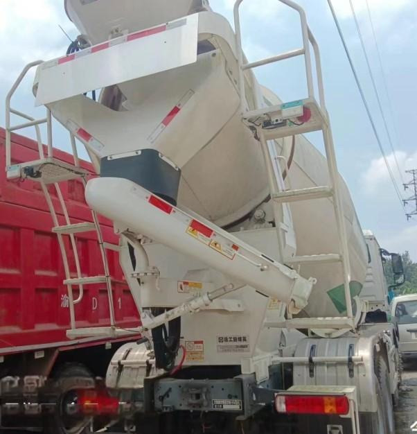 XCMG Official 12m³ Used Truck-mounted Concrete Mixer G4804B Diesel Concrete Mixer Trucks Hot Sale - Autodomíchávač: obrázek 4 XCMG Official 12m³ Used Truck-mounted Concrete Mixer G4804B Diesel Concrete Mixer Trucks Hot Sale - Autodomíchávač: obrázek 4