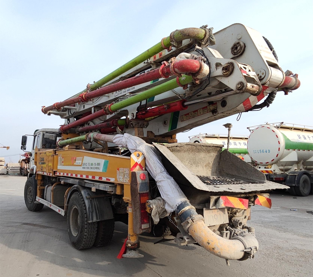 Autočerpadlo XCMG Official Concrete Machine HB37V Mini Concrete Pump 37m Used Diesel Concrete Mixer Pump Truck Price: obrázek 6