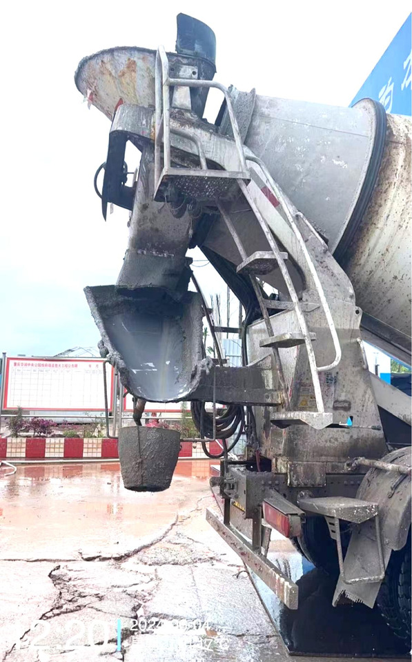 XCMG Official Concrete Machinery Mixer 12m³ G4804B Used Concrete Mixer Truck - Autodomíchávač: obrázek 5 XCMG Official Concrete Machinery Mixer 12m³ G4804B Used Concrete Mixer Truck - Autodomíchávač: obrázek 5